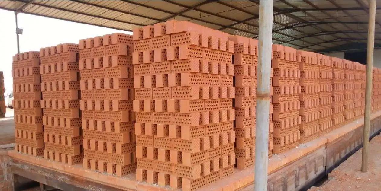 砌墻無小事 多孔磚孔洞朝向引發(fā)鄰里爭(zhēng)議