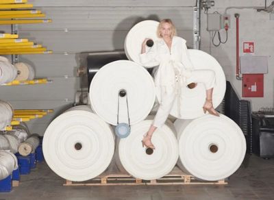 易烊千璽官宣阿瑪尼代言、劉亦菲發(fā)超A廣告片、Chlo&eacute;女孩向前沖